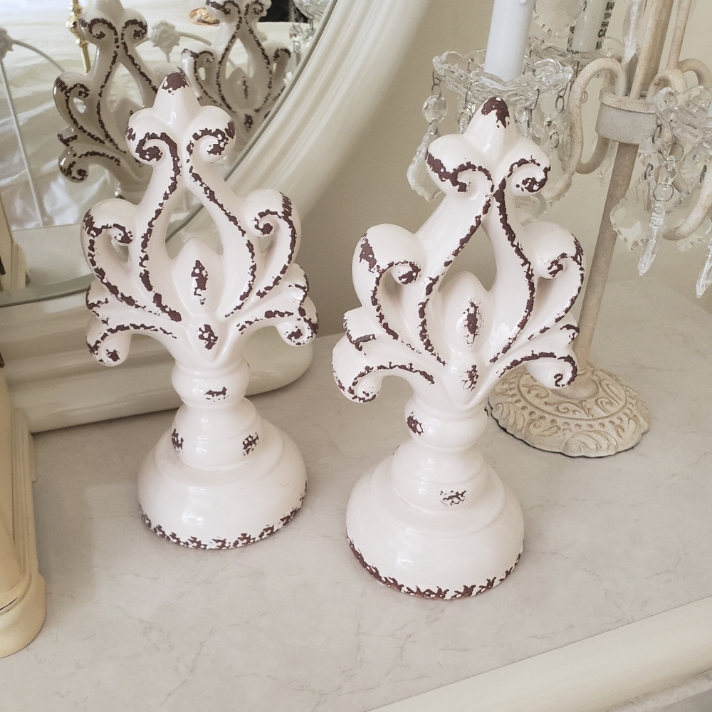 Set of 2 Fleur De Lis Statues